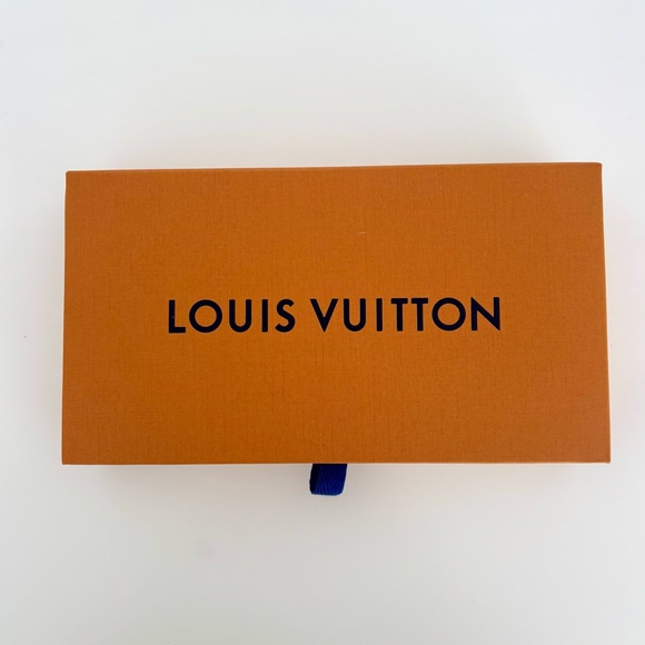 Louis Vuitton Box with gift card & ribbon - Picture 3 of 6